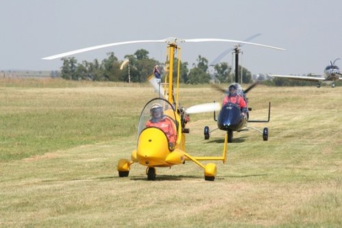 gyros taxiing.jpg