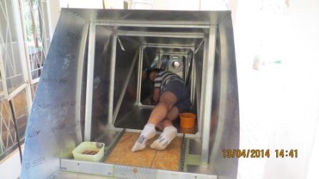 61A Riveting the corner gussets.jpg