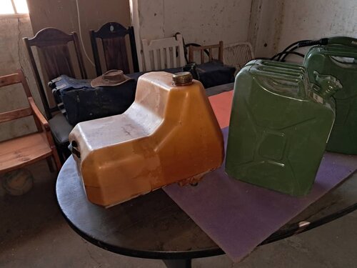 Fuel tank left.jpg
